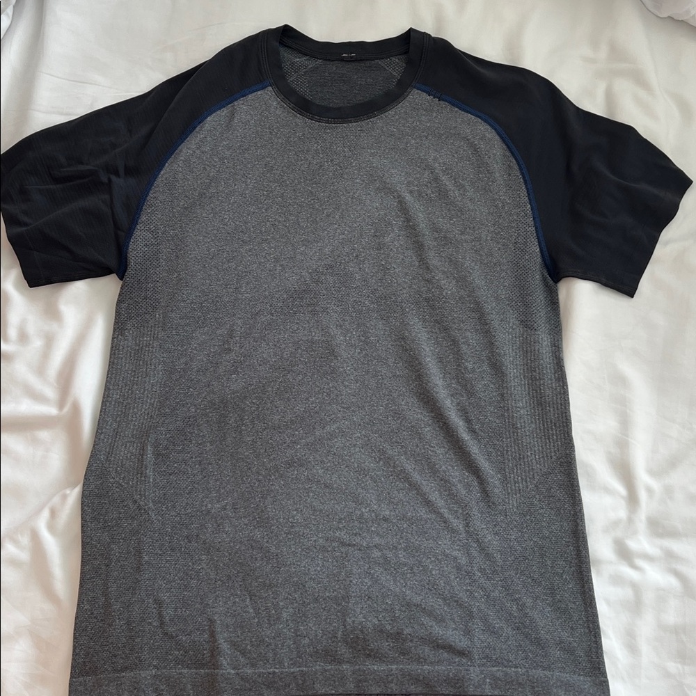 LULULEMON WORKOUT SHIRT